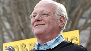 بن كوهين، أحد مؤسسي شركة "بن آند جيري" للآيس كريم، خلال تجمع في مبنى الكابيتول بكونكورد، نيوهامبشر، في 21 كانون الثاني/يناير 2015.