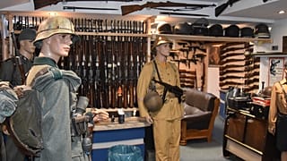 Waffenarsenal in Remscheider Keller