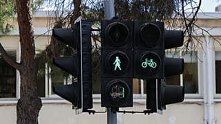 Φανάρια με γυναικείες φιγούρες