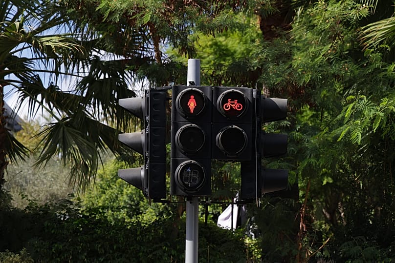 Φανάρια με γυναικείες φιγούρες