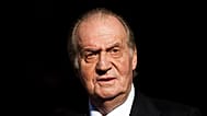 ARCHIVO: El rey emerito Juan Carlos I de España sale tras la apertura oficial del Parlamento en Madrid, el martes 27 de diciembre de 2011.