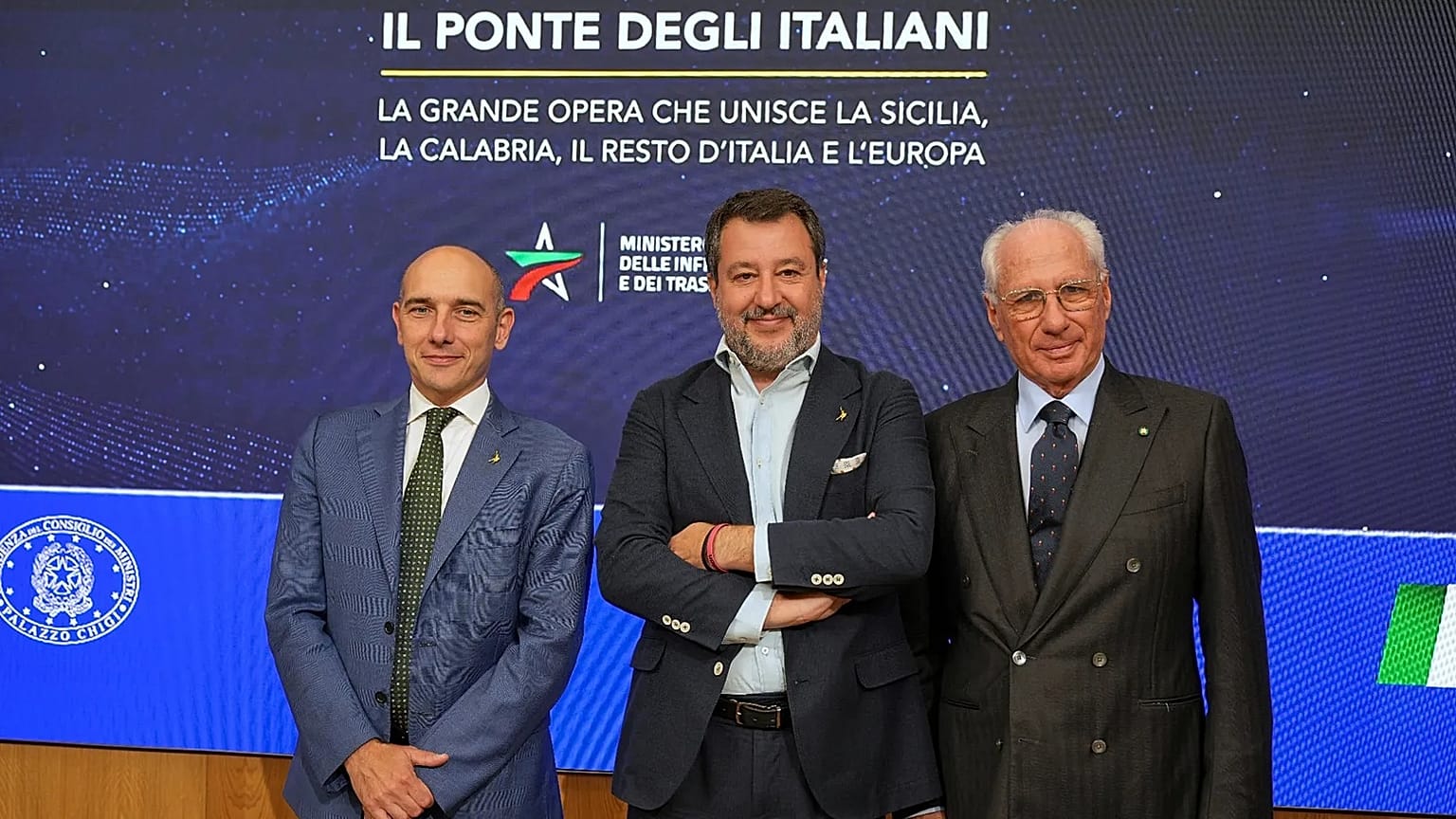 Da sinistra: il sottosegretario Alessandro Morelli, il vicepremier e ministro dei Trasporti Matteo Salvini e l'ad della società responsabile del Ponte Pietro Ciucci