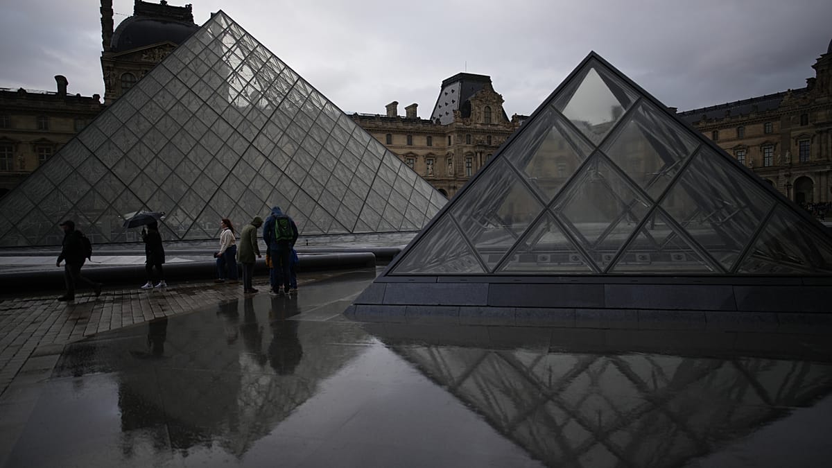 Cambriolage au Louvre : cinq nouveaux suspects interpellés