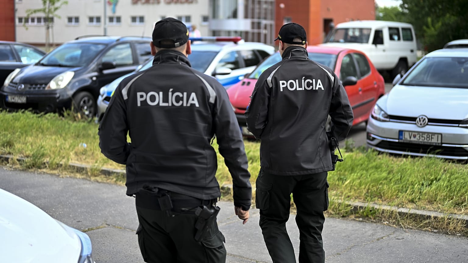 Rendőrök a szlovákiai Léván - fotónk illusztráció