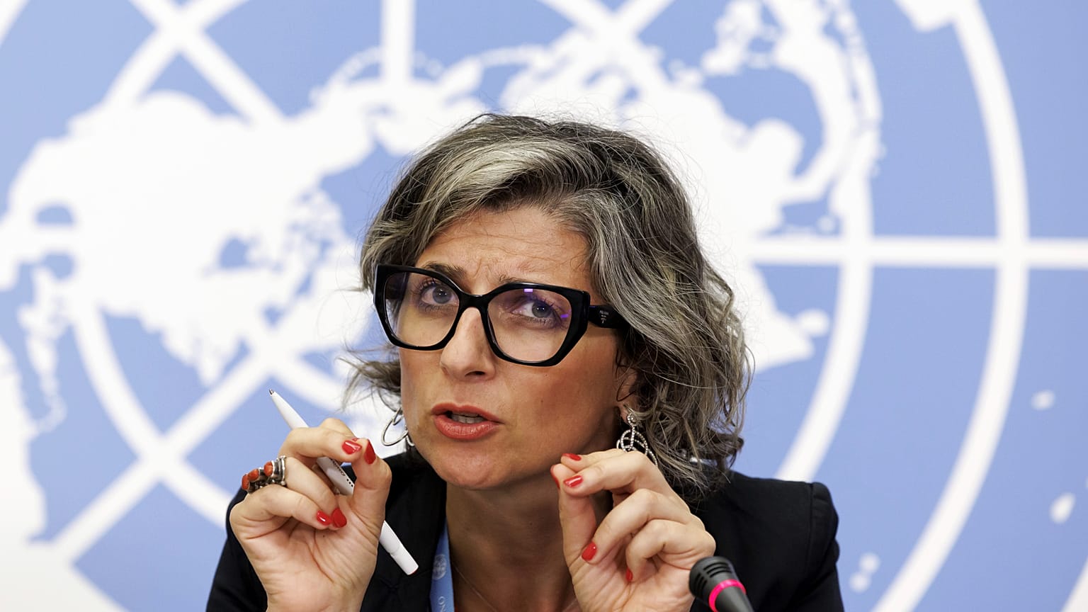 Francesca Albanese, relatrice speciale sui territori palestinesi occupati, durante una conferenza stampa a Ginevra, Svizzera, martedì 11 luglio 2023