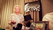 Maria Riva, Tochter von Marlene Dietrich, präsentiert am 14. September 1993 bei einer Sotheby’s-Pressekonferenz in New York den Zylinder aus den Filmen „Angel“ und „Morocco“.