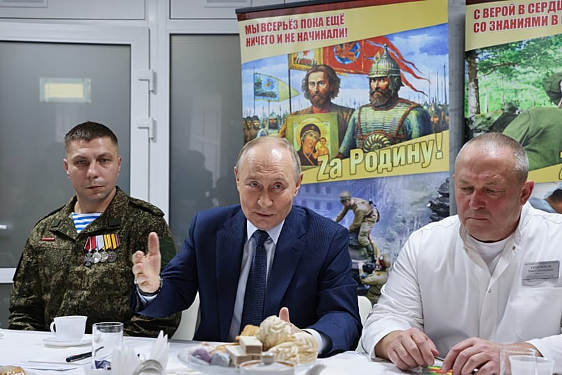 Russian President Vladimir Putin talks with servicemen who fought in Ukraine in Moscow, 29 October, 2025