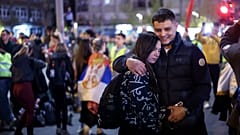 Des étudiants en route vers Novi Sad pour participer à un grande commémoration, un an après une catastrophe meurtrière à la gare de la ville.