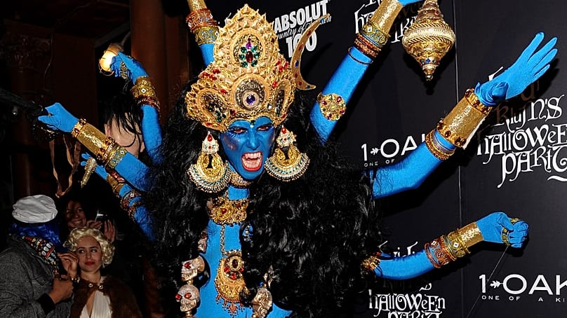 Con ocho brazos, te sirves más rápido en el bufé. Heidi Klum como la diosa Kali en 2008.