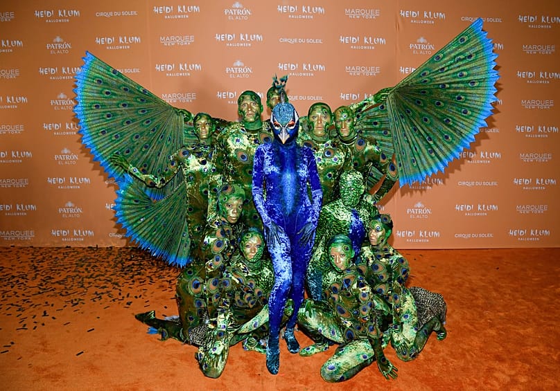 En 2023, Heidi Klum iba vestida de pavo real.