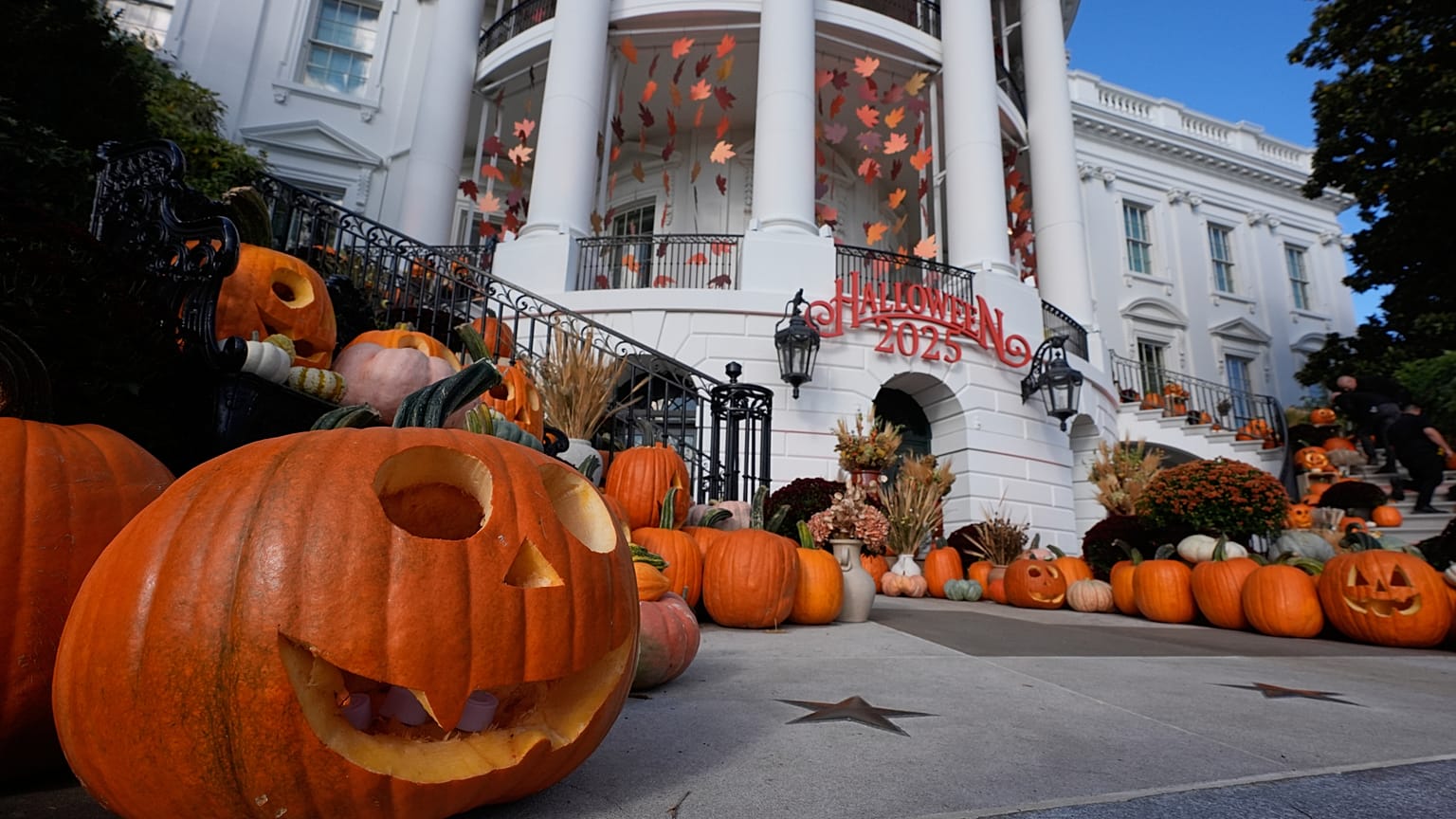 La Casa Bianca decorata con zucche per Halloween, 30 ottobre 2025