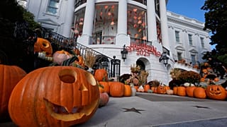 La Casa Blanca decorada con calabazas por Halloween, 30 de octubre de 2025