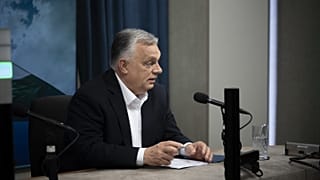 A miniszterelnök a Kossuth rádió stúdiójában