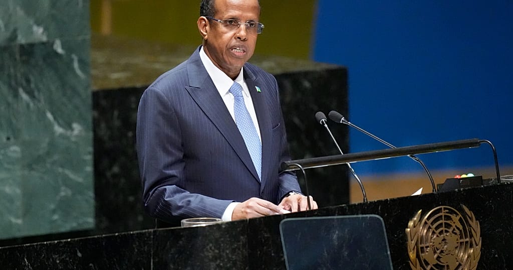 ‘Not appropriate’: AU chief clarifies private jet photo after condemnation ‘Not appropriate’: AU chief clarifies private jet photo after condemnation