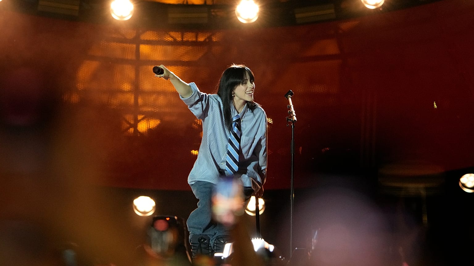 Billie Eilish, 22 Haziran 2023 tarihinde Paris'te Power Our Planet konseri sırasında sahne alıyor