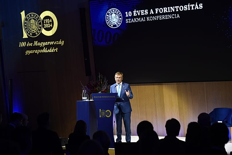 Matolcsy György, a Magyar Nemzeti Bank (MNB) elnöke mond beszédet az MNB Tízéves a forintosítás című konferenciáján, az MNB Lámfalussy Konferencia Központjában 2025. január 30