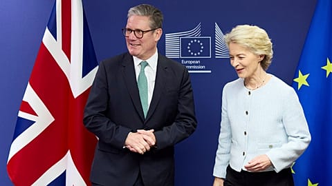 Britain's Prime Minister Keir Starmer (L), and European Commission president Ursula von der Leyen at the European Commission headquarters in Brussels, 2 Oct, 2024.