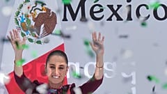 Präsidentin Claudia Sheinbaum spricht am 5. Oktober 2025 auf dem Zocalo, dem Hauptplatz von Mexiko-Stadt, zu Anhängern.
