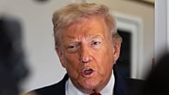 Donald Trump az Air Force One fedélzetén. 2025.10.31.