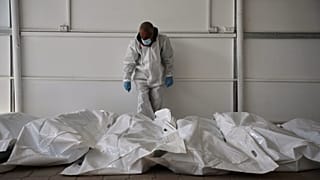 اجساد فلسطینی‌های ناشناس که به عنوان بخشی از توافق آتش‌بس از اسرائیل بازگردانده شده‌اند