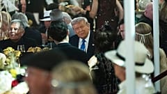 الرئيس الأمريكي دونالد ترامب يحضر حفل هالوين في مار إيه لاغو في بالم بيتش بولاية فلوريدا، الجمعة 31 أكتوبر 2025.