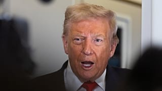 Dall'Air Force One Trump ha smentito venerdì un attacco a breve contro il Venezuela riportato dai media