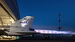 Dieses von Lockheed Martin bereitgestellte Foto zeigt das Düsenflugzeug X-59. NASA und Lockheed Martin bauten es. Es fliegt schneller als der Schall.
