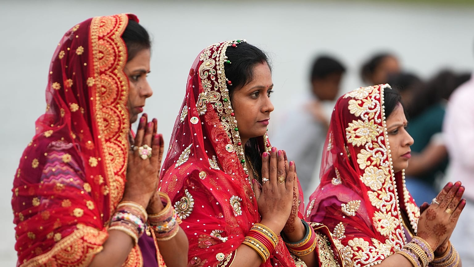 Hindu hívők Ahmedabadban