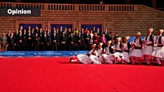 DOSYA: Avrupa Birliği ve Batı Balkan liderleri, 6 Aralık 2022 tarihinde Tiran'da düzenlenen AB-Batı Balkanlar Zirvesi'nde toplu fotoğraf çekiminin ardından geleneksel bir dans gösterisi izliyor