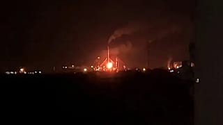 Légicsapás a szaratovi olajfinomítóra