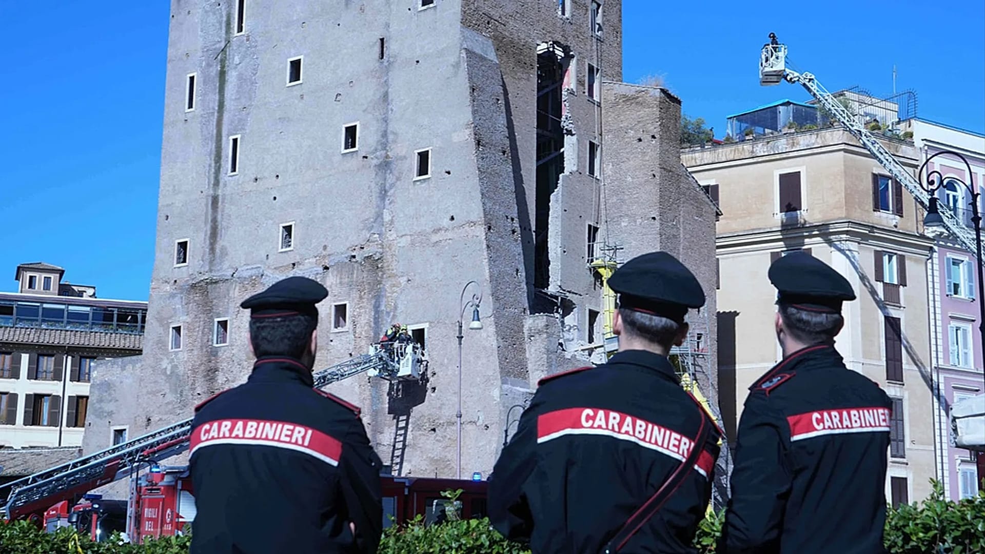 Part of medieval tower near Colosseum collapses during renovation in ...