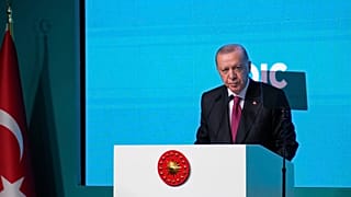 الرئيس التركي رجب طيب أردوغان يلقي كلمة الافتتاح خلال اجتماع مجلس وزراء خارجية منظمة التعاون الإسلامي في إسطنبول، تركيا، السبت 21 حزيران/يونيو 2025.