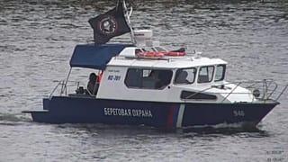 Un barco con la bandera de Wagner