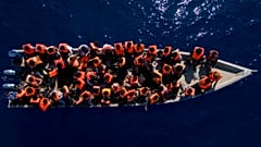 Eritreai migránsok csónakos átkelése