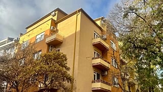 Illusztráció: társasház Budán