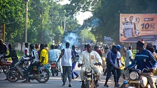 Élections en Afrique : opposants écartés, manifestations et résultats contestés
