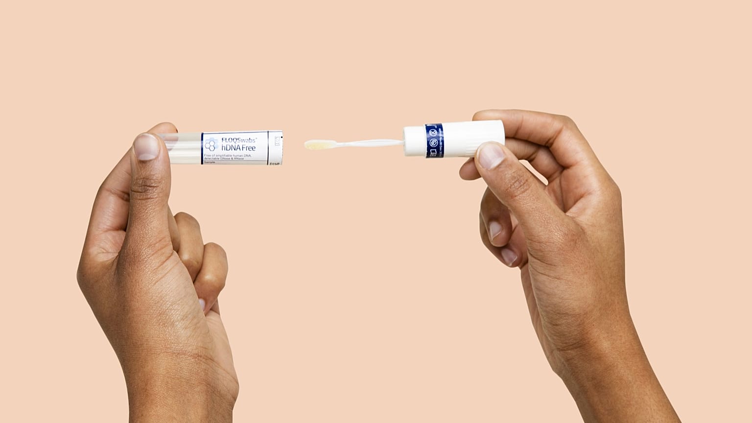 Foto cedida pela Tiny Health em outubro de 2025 mostra a zaragatoa utilizada no teste de saúde intestinal da empresa