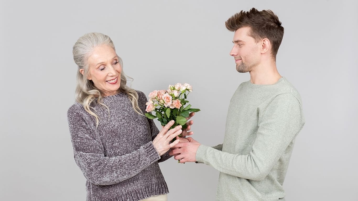 تمایل زنان و مردان به شریک جوانتر؛ هفت یافته علمی درباره تأثیر اختلاف سنی بر روابط عاطفی تمایل زنان و مردان به شریک جوانتر؛ هفت یافته علمی درباره تأثیر اختلاف سنی بر روابط عاطفی