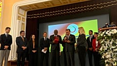 Dursun Özbek.