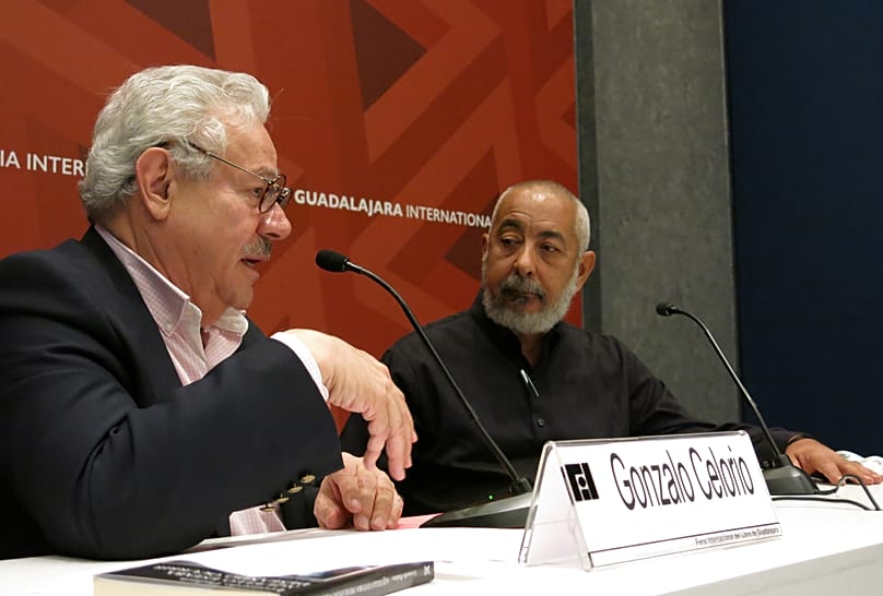 Gonzalo Celorio, a la izquierda de la imagen