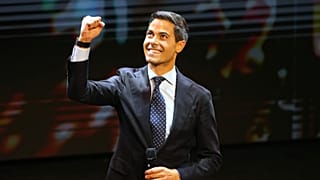 Rob Jetten, a középbal D66 párt vezetője az exit-poll eredmények közzététele után Leidenben, 2025. október 29-én