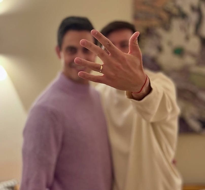 Rob Jetten és Nicolás Keenan az eljegyzési gyűrűvel, 2024 novemberében