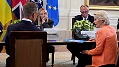 Avrupa Komisyonu Başkanı von der Leyen, Finlandiya Cumhurbaşkanı Stubb, Almanya Şansölyesi Merz ve İtalya Başbakanı Meloni. Washington. 18 Ağustos 2025.