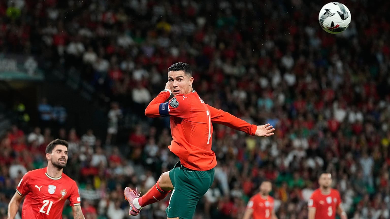 Cristiano Ronaldo com a camisola número 7 da seleção nacional