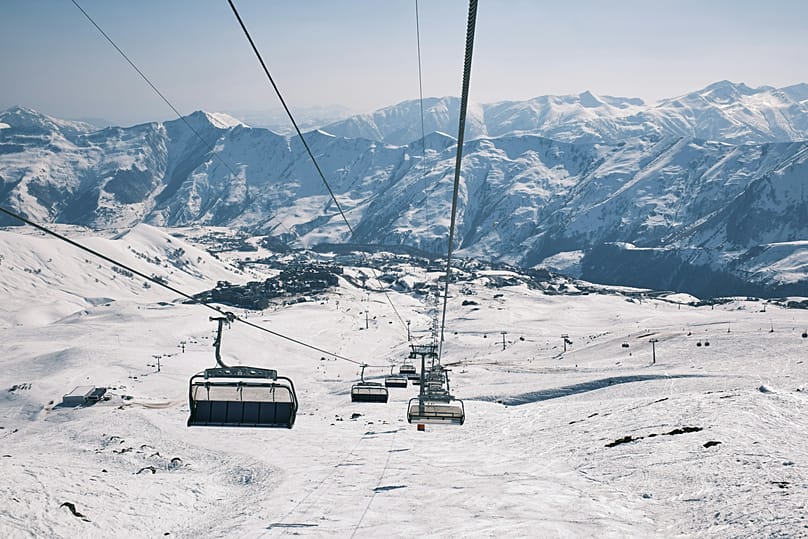 Los complejos de Gudauri y Tetnuldi se extienden entre los 2.000 y los 3.000 metros de altitud. 