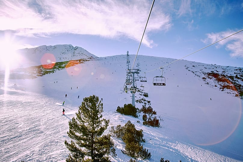 Bansko, en el Parque Nacional de Pirin, permite a los turistas gastar alrededor de un tercio de lo que podrían gastar en algunas estaciones suizas. 