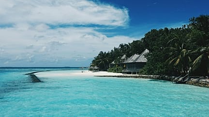Les Maldives interdisent de fumer  tous les jeunes, y compris aux  touristes. Voici ce que les voyageurs doivent savoir | Euronews