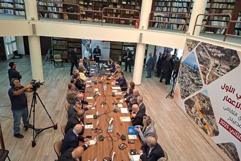 . الصورة من الوكالة الوطنية للاعلام في لبنان للقاء التنسيقي الأوّل نحو إعادة الإعمار في منطقة الرادار – المصيلح، اليوم الثلاثاء 4 تشرين الأول/نوفمبر