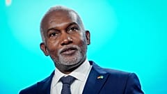 وزير الخارجية النيجيري يوسف توغار يحضر مؤتمرا صحفيا مشتركا مع نظيره الألماني يوهان فادفول، برلين، ألمانيا، الثلاثاء 4 نوفمبر 2025. 