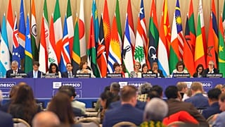 Uzbekistán presenta iniciativas sobre educación e IA en una conferencia de la UNESCO en Samarcanda